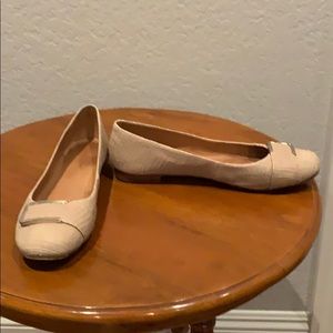 Coach Snake Embossed Tan Flats Sz 8.5 EUC